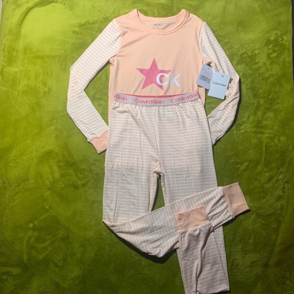 NWT  Calvin Klein Girls 2 piece Pajamas set size 8 - Picture 3 of 10